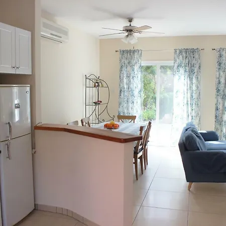 Paradise Gardens Apartment *