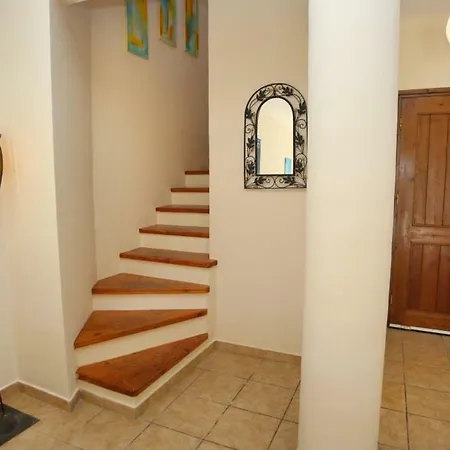 Paradise Gardens Apartment *